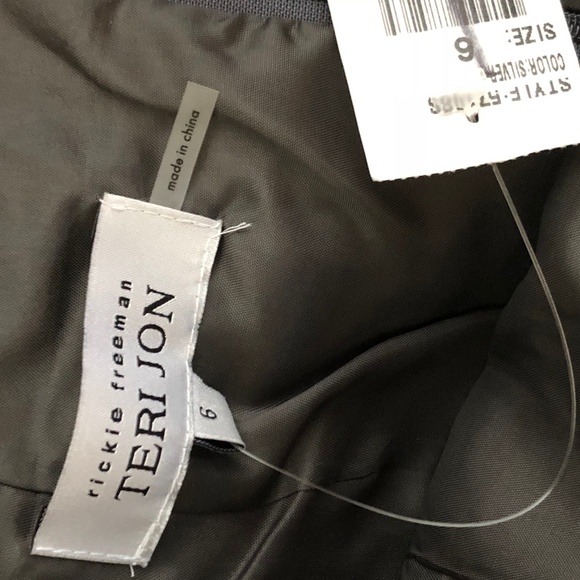 Jacquard Mellalic Silver Pencil Skirt by Teri Jon - Picture 5 of 5